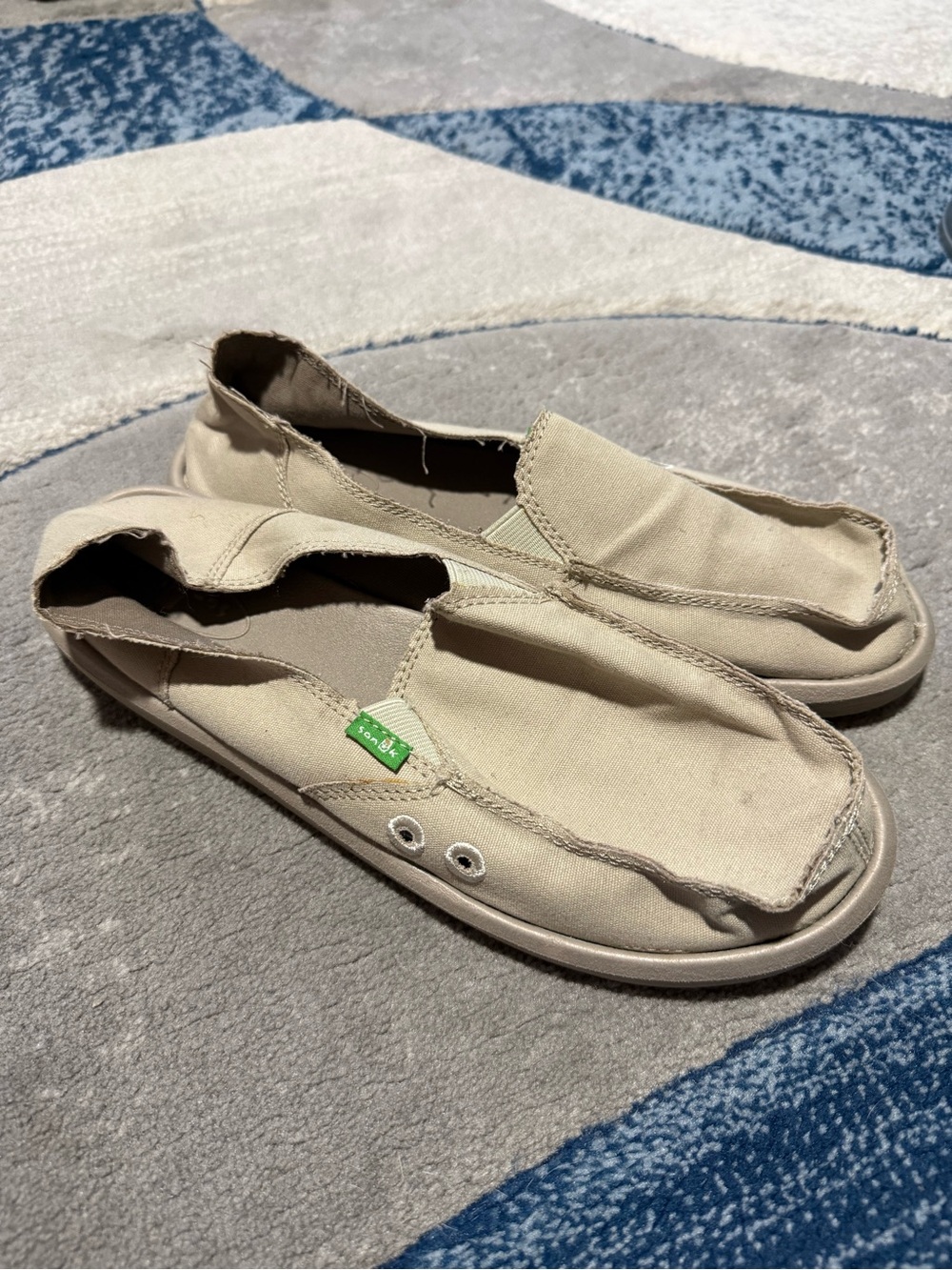 Women’s size 9 beige slip on Sanuks